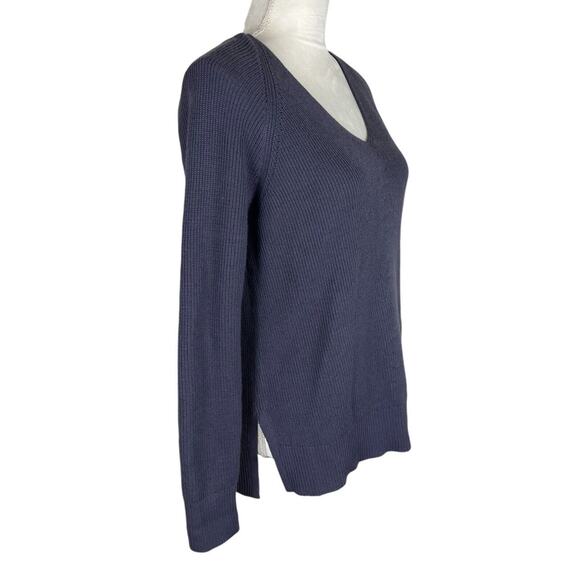Athleta Hanover Refined V-Neck Pullover Sweater Dusk Violet Merino Wool Size XS - Picture 4 of 8